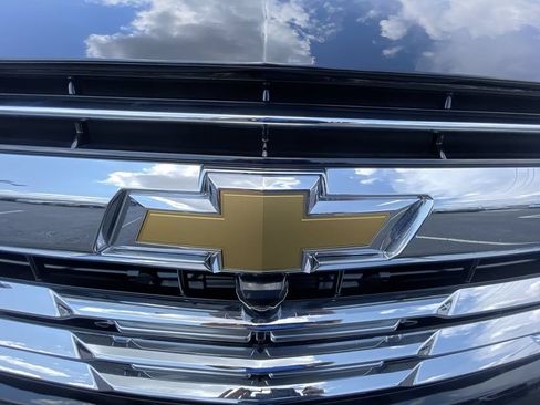 Certified 2025 Chevrolet Suburban Premier AWD/4WD image 32