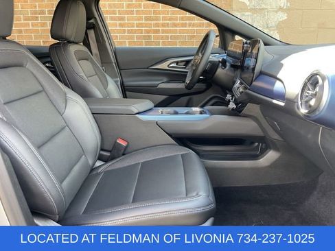 Certified 2025 Chevrolet Equinox EV LT FWD image 25