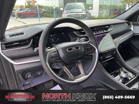 Used 2025 Jeep Grand Cherokee L Limited AWD/4WD image 7