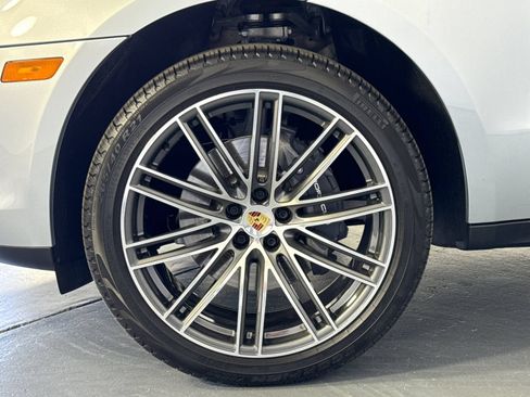 Certified 2026 Porsche Macan AWD/4WD image 33