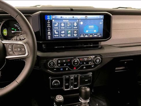 Used 2025 Jeep Wrangler Unlimited Sahara AWD/4WD image 7