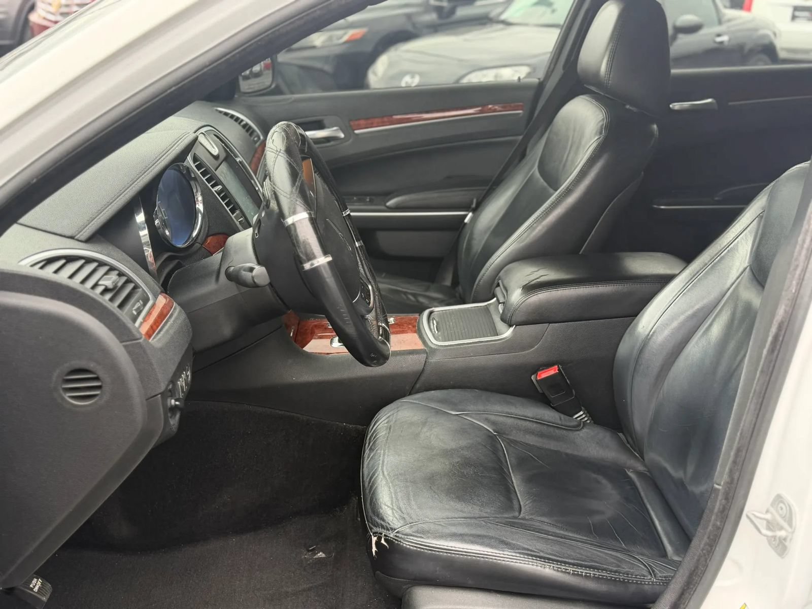 Used 2013 Chrysler 300 RWD image 5