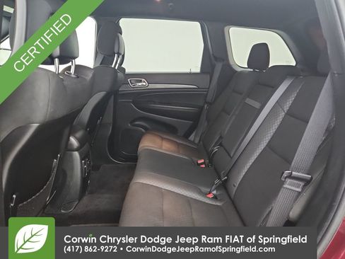 Used 2018 Jeep Grand Cherokee Laredo AWD/4WD image 28