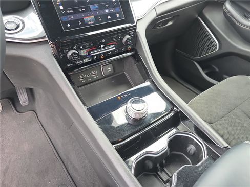 Used 2022 Jeep Grand Cherokee L Laredo AWD/4WD image 28