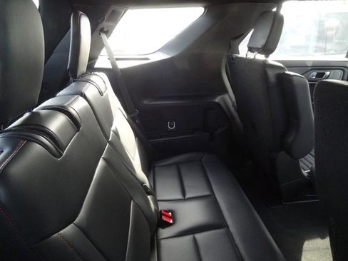 Used 2025 Ford Explorer ST-Line image 11