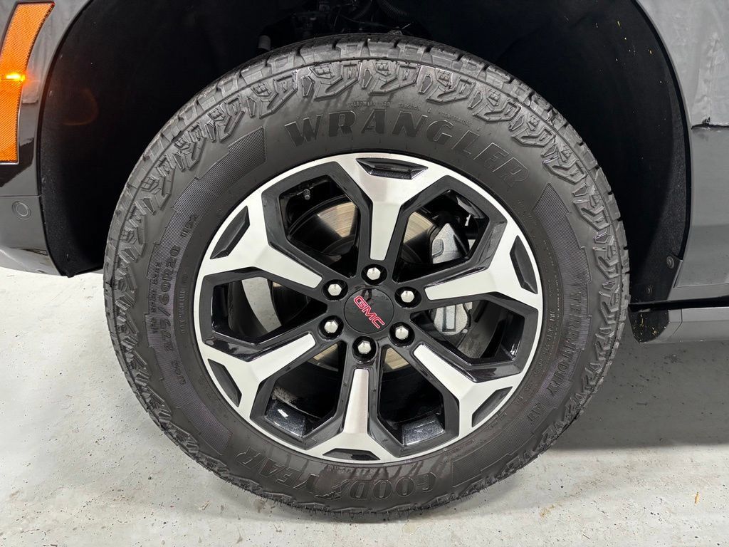 Used 2026 GMC Yukon XL AT4 w/ AT4 Premium Package AWD/4WD image 62