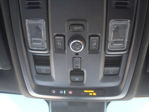 Used 2025 GMC Yukon Denali w/ Denali Reserve Package AWD/4WD image 36