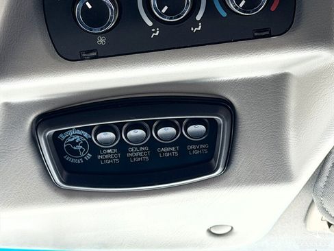 Used 2017 GMC Savana 2500 RWD image 28