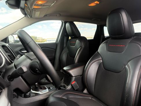 Used 2016 Jeep Cherokee Trailhawk image 22