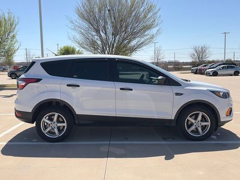 Used 2018 Ford Escape S image 10