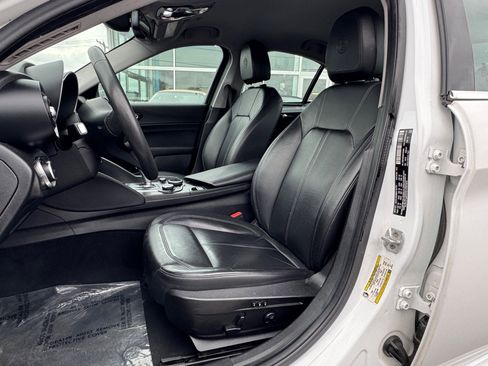 Used 2017 Alfa Romeo Giulia Sprint w/ Cold Weather Package image 2