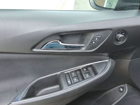 Used 2017 Chevrolet Cruze LT FWD image 21