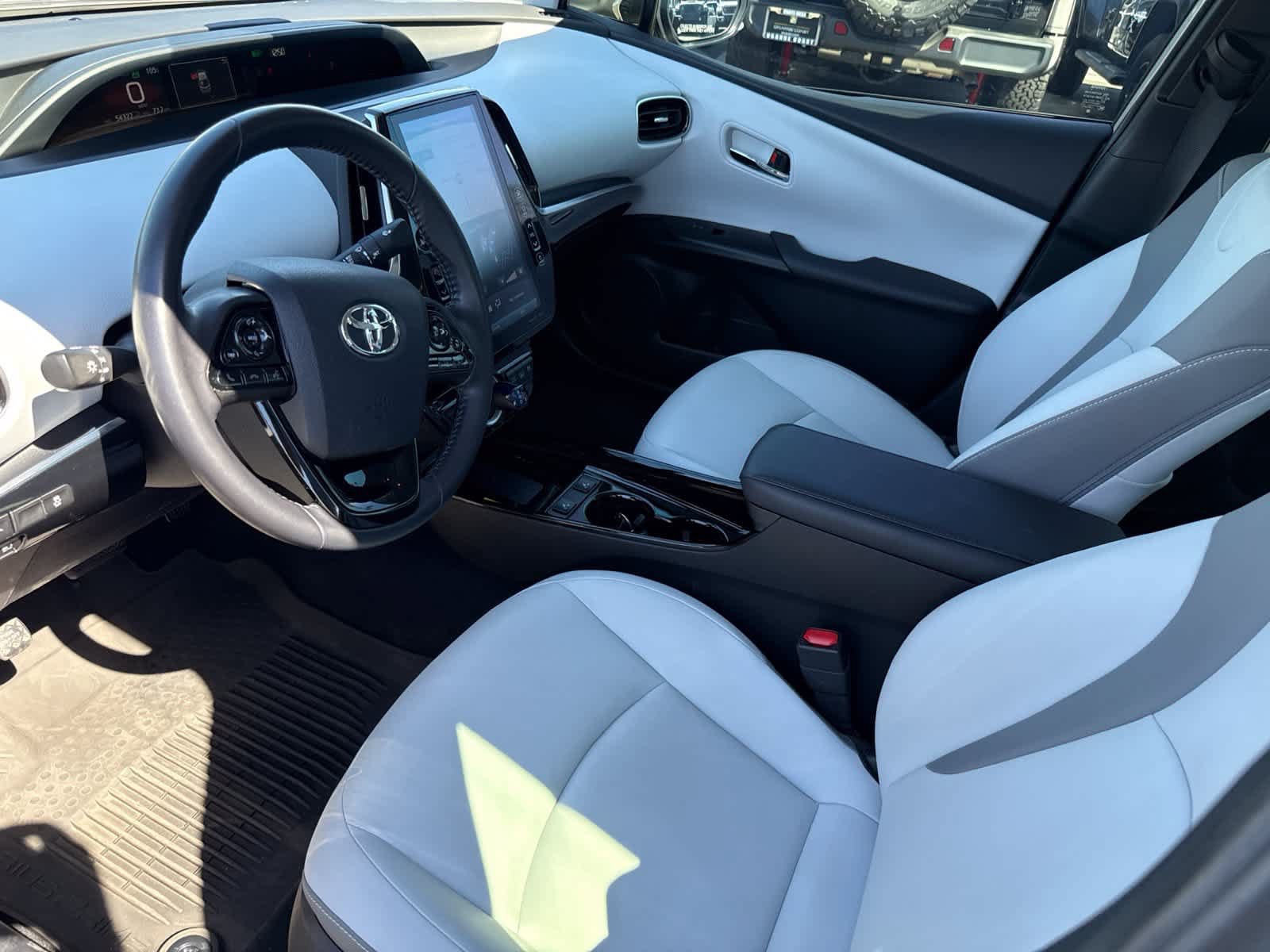 Used 2022 Toyota Prius Prime XLE FWD image 23