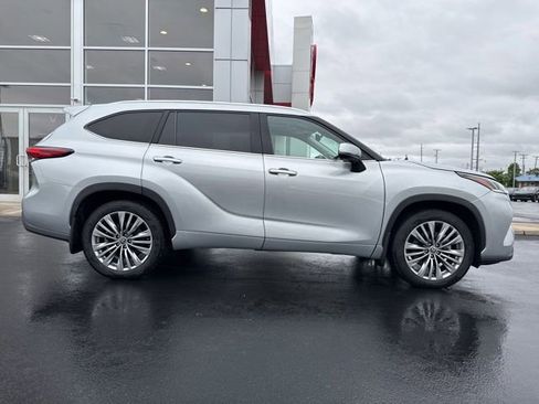 Used 2021 Toyota Highlander Platinum AWD/4WD image 7