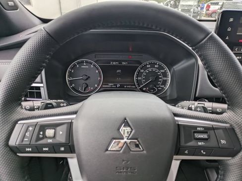 New 2026 Mitsubishi Outlander LE FWD image 24