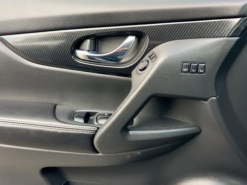 Used 2019 Nissan Rogue SL w/ Premium Package image 13