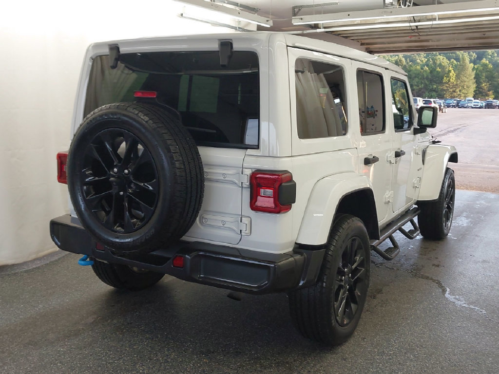 Used 2024 Jeep Wrangler Unlimited Sahara AWD/4WD image 8