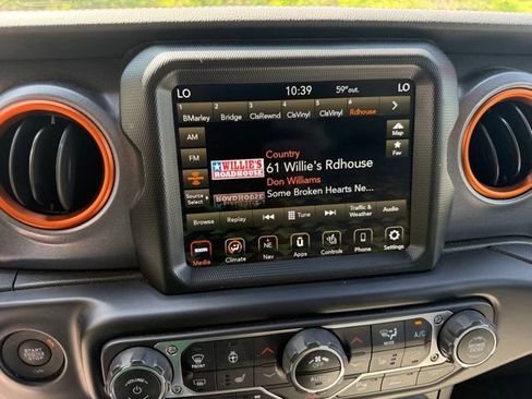 Used 2022 Jeep Gladiator Mojave w/ Dual Top Group AWD/4WD image 17