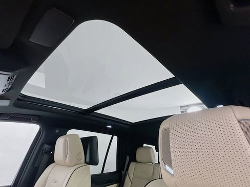 Used 2023 Cadillac Escalade Premium Luxury AWD/4WD image 21