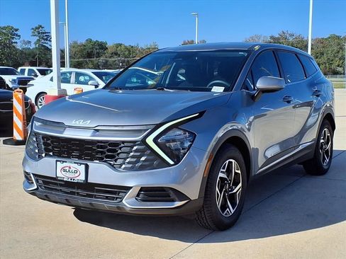 Used 2023 Kia Sportage LX image 3