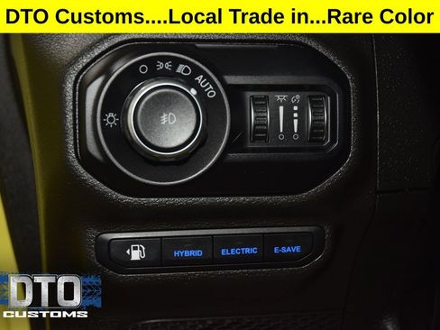 Used 2022 Jeep Wrangler Unlimited Sahara w/ Cold Weather Group AWD/4WD image 38