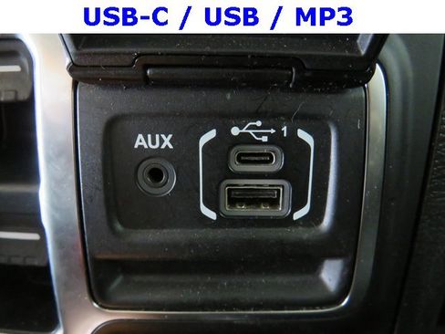 Used 2023 Jeep Wrangler Unlimited Sahara image 8