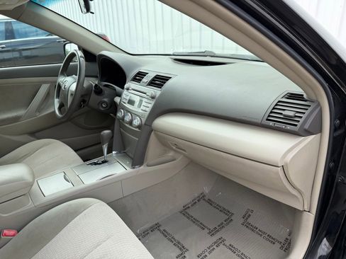 Used 2011 Toyota Camry LE image 17