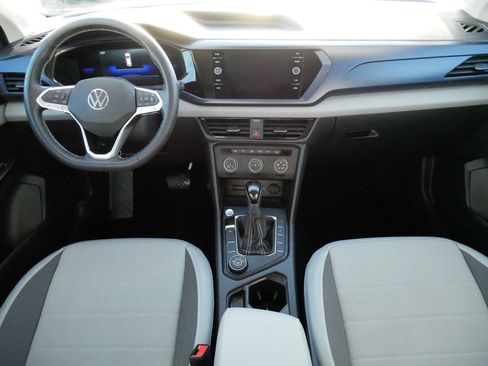 Certified 2022 Volkswagen Taos SE image 10