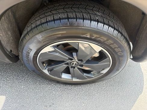 Used 2024 Nissan Rogue SV AWD/4WD image 10