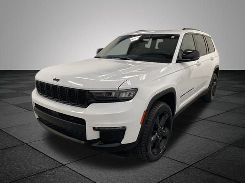 Used 2024 Jeep Grand Cherokee L Limited w/ Black Appearance Package AWD/4WD image 3