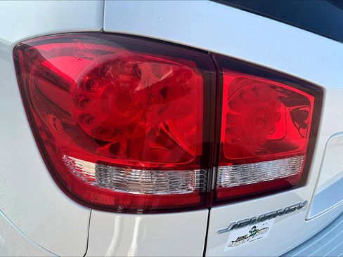 Used 2017 Dodge Journey SE w/ Flexible Seating Group image 28