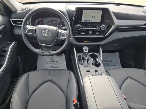 Certified 2025 Toyota Highlander XLE FWD image 20