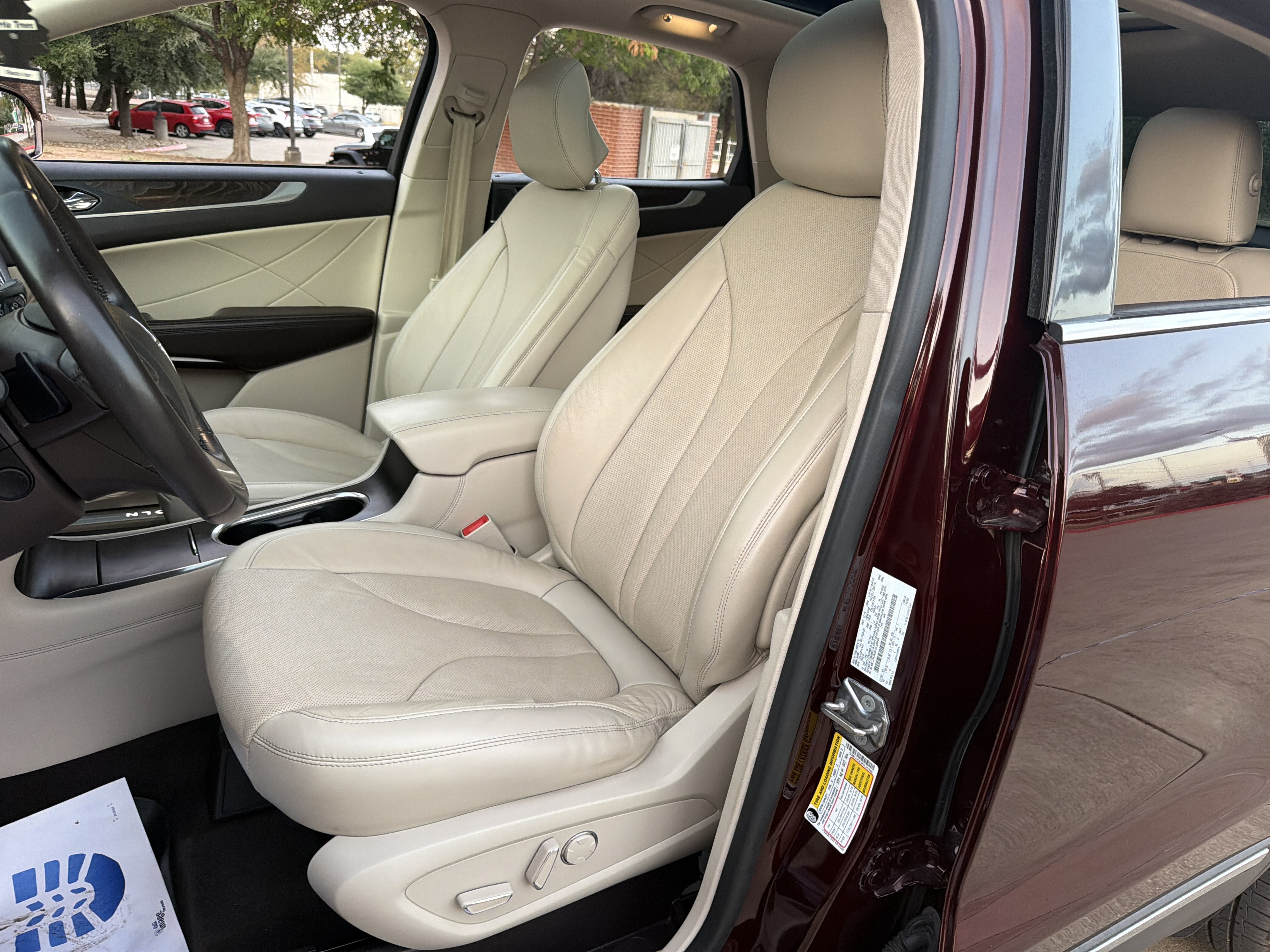 Used 2019 Lincoln MKC Reserve w/ MKC Climate Package FWD image 25