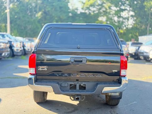 Used 2017 Toyota Tacoma SR5 w/ Tow Package AWD/4WD image 5