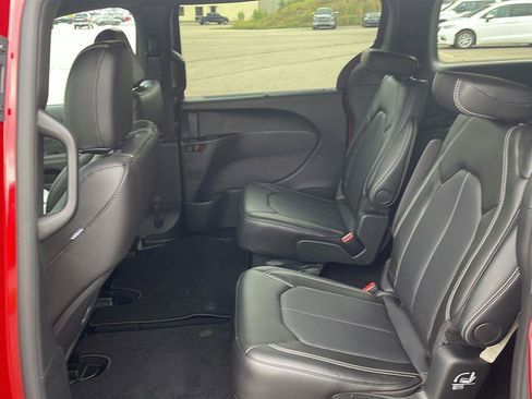 Used 2027 Chrysler Pacifica Select FWD image 7