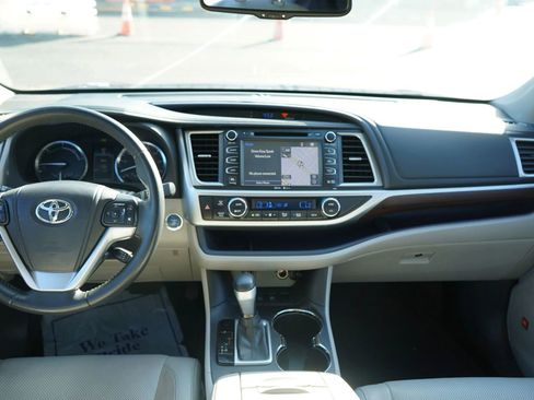 Used 2014 Toyota Highlander Limited image 18
