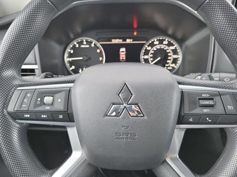 Used 2026 Mitsubishi Outlander ES FWD image 26