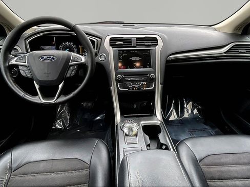 Used 2017 Ford Fusion SE w/ Equipment Group 201A FWD image 7