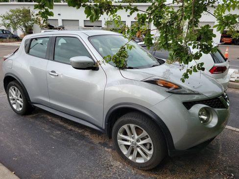 Used 2015 Nissan Juke S FWD image 2