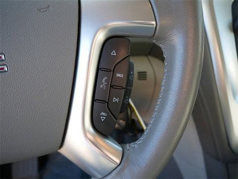 Used 2016 GMC Acadia SLE image 18