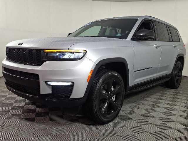 Used 2025 Jeep Grand Cherokee L Limited w/ Black Appearance Package AWD/4WD image 6