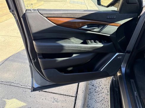 Used 2020 Cadillac Escalade ESV Luxury w/ Escalade Sport Edition image 15