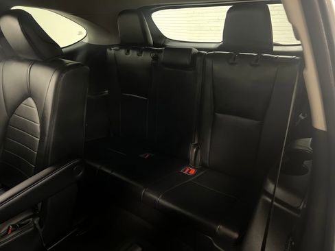 Used 2020 Toyota Highlander XLE FWD image 29