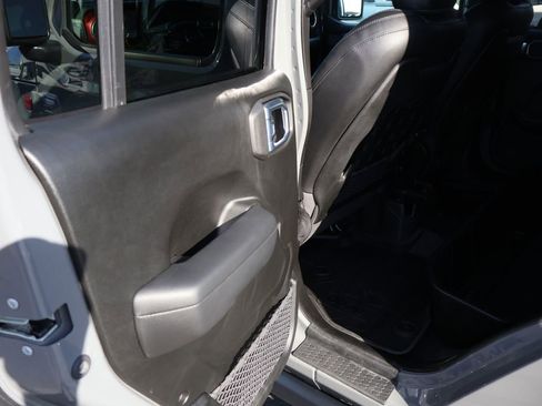 Used 2022 Jeep Gladiator Rubicon w/ LED Lighting Group AWD/4WD image 14