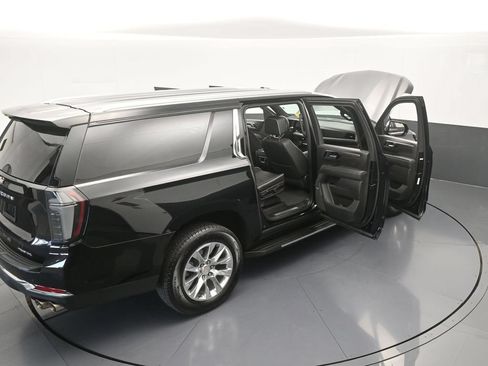 Used 2026 Chevrolet Suburban Premier AWD/4WD image 77