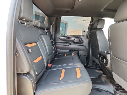 Used 2025 GMC Sierra 2500 AT4 AWD/4WD image 14