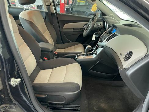 Used 2014 Chevrolet Cruze LS FWD image 16