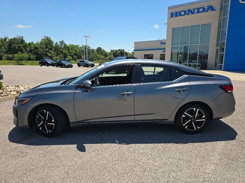 Used 2024 Nissan Sentra SV FWD image 11
