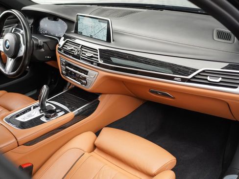 Used 2022 BMW 750i xDrive w/ Executive Package AWD/4WD image 22