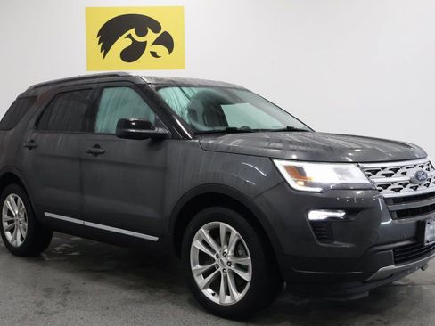 Used 2018 Ford Explorer XLT w/ Equipment Group 202A image 6